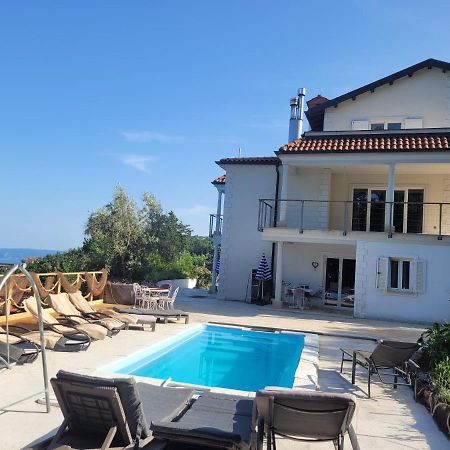 Apartments Chiara Mit Meerblick Und Pool Und Jacuzzi Ловран Екстер'єр фото