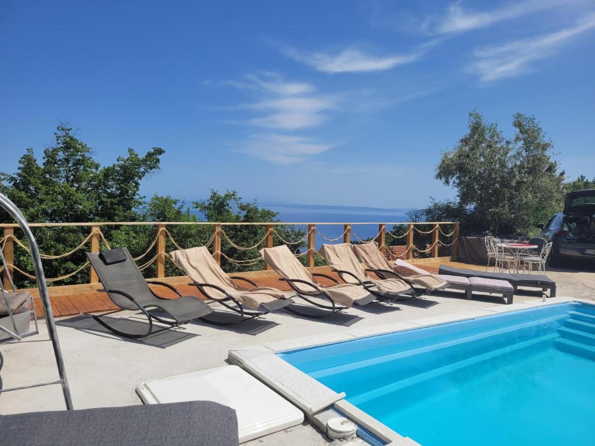Apartments Chiara Mit Meerblick Und Pool Und Jacuzzi Ловран Екстер'єр фото