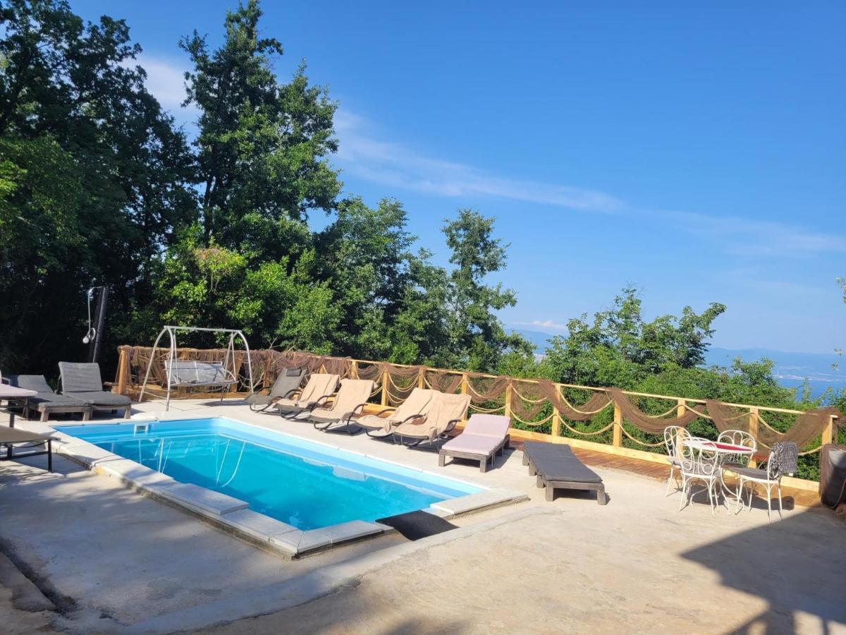 Apartments Chiara Mit Meerblick Und Pool Und Jacuzzi Ловран Екстер'єр фото