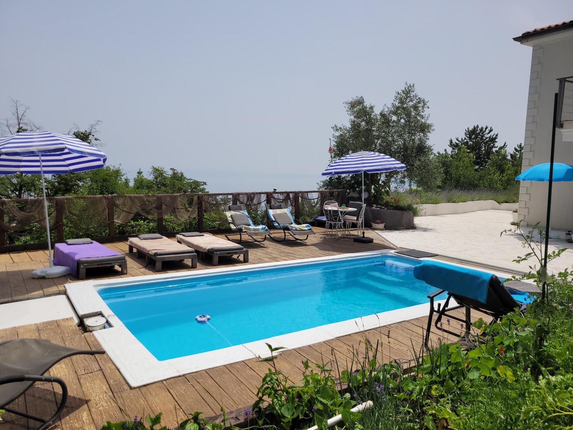 Apartments Chiara Mit Meerblick Und Pool Und Jacuzzi Ловран Екстер'єр фото