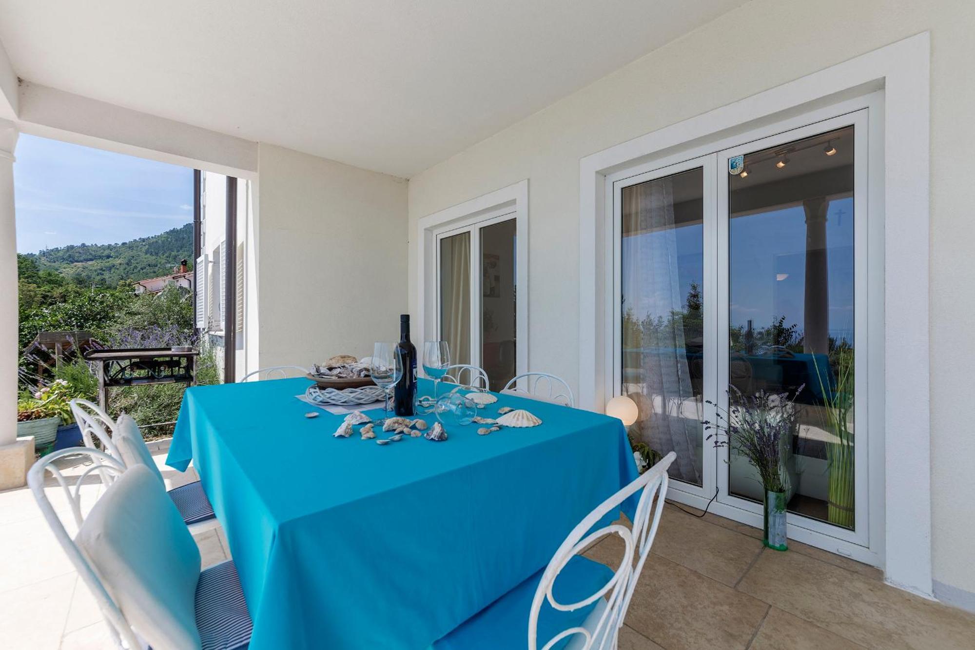 Apartments Chiara Mit Meerblick Und Pool Und Jacuzzi Ловран Екстер'єр фото