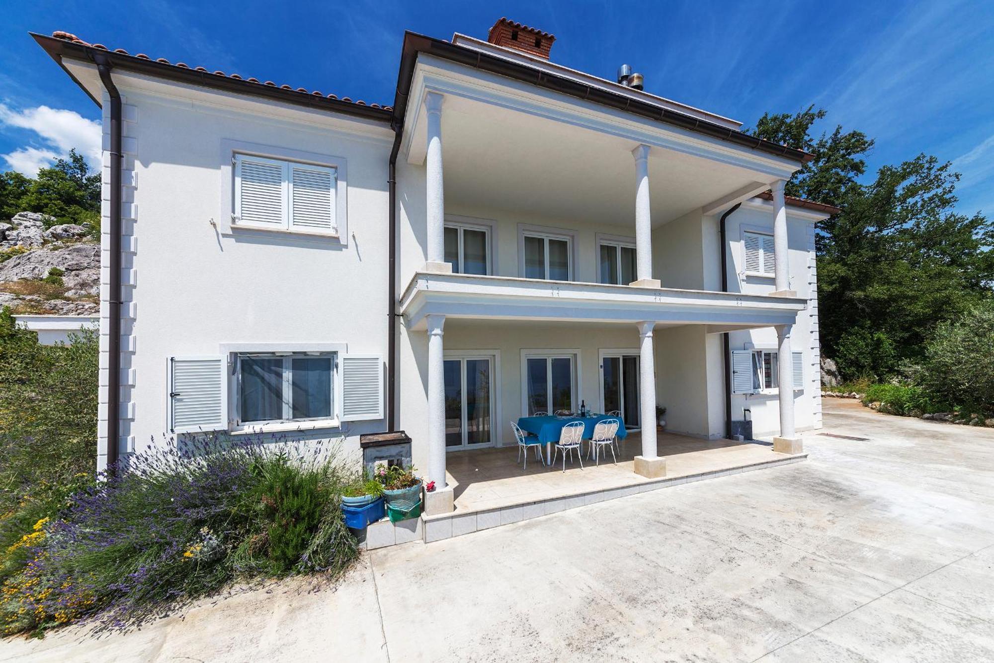 Apartments Chiara Mit Meerblick Und Pool Und Jacuzzi Ловран Екстер'єр фото