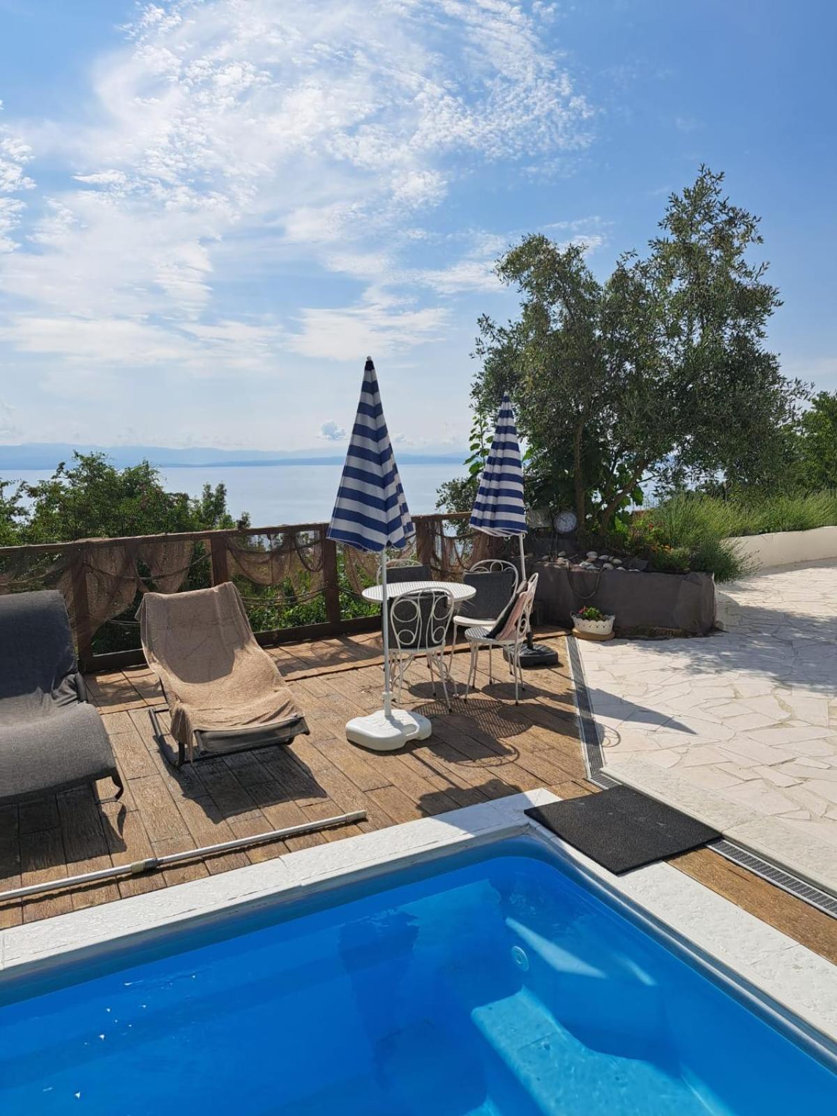 Apartments Chiara Mit Meerblick Und Pool Und Jacuzzi Ловран Номер фото